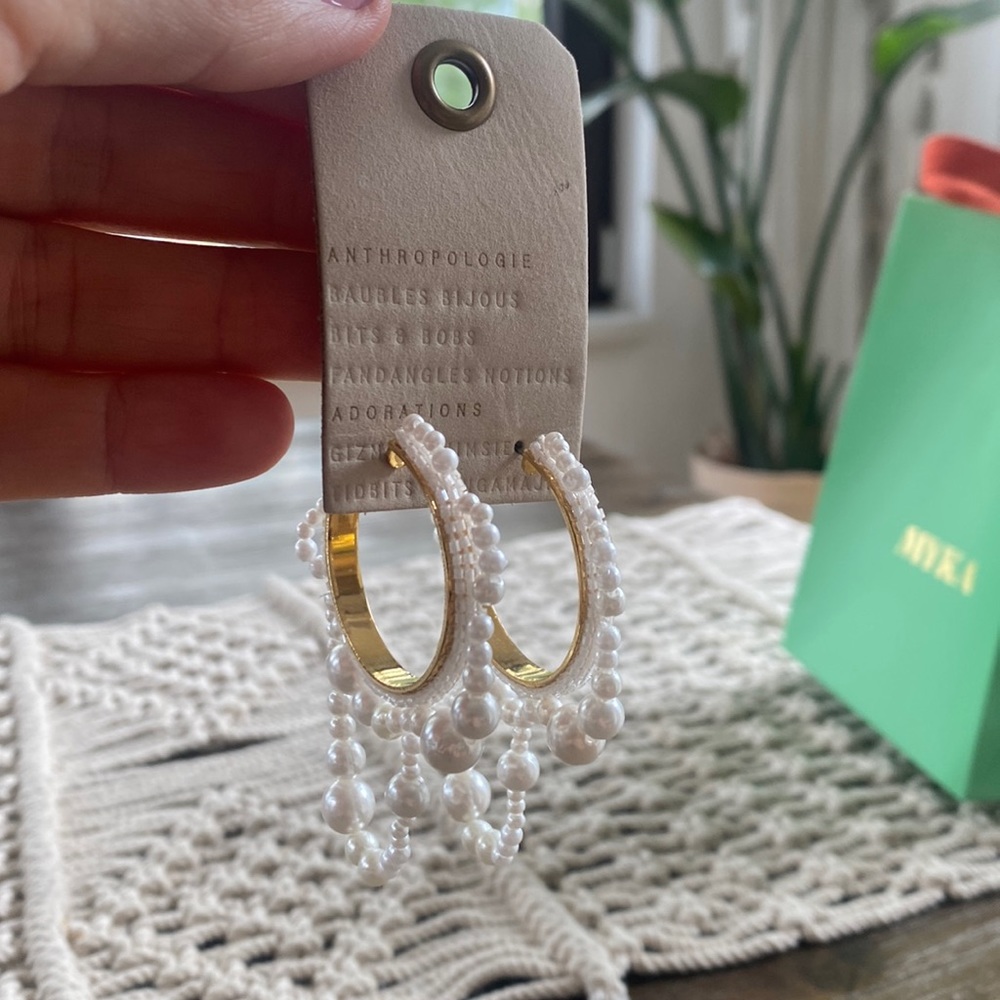 Anthropology woman’s gold and pearls earrings - Picture 1 of 8